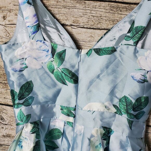 Chi Chi London Evening Dress Size 2 - Picture 4 of 10